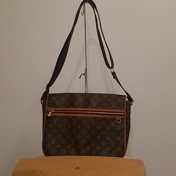 Louis Vuitton Other - Louis Vuitton messenger bag in monogram